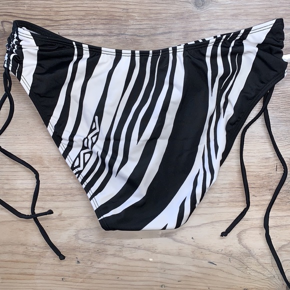 NWT Low Rise Side Tie Bikini Bottoms - Picture 4 of 9